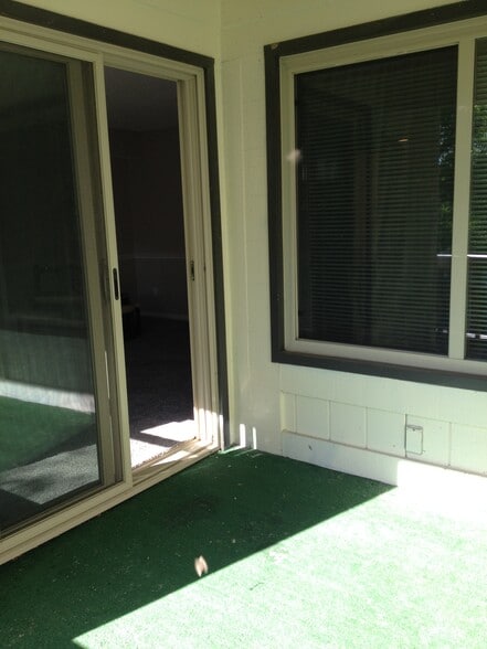 Building Photo - 1477 Cliff Ct