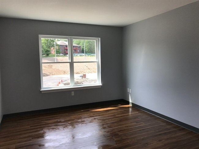 Building Photo - 15 E Ridge Dr