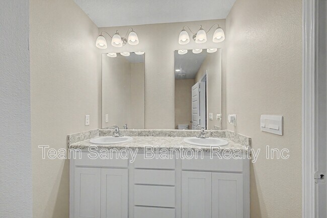 Building Photo - 9055 Golden Eye Dr