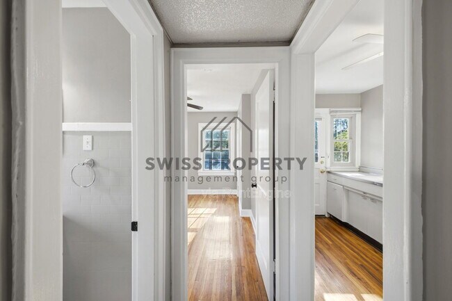 Building Photo - 25 W Tulane Rd