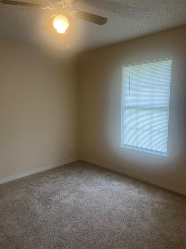 Building Photo - 2309 Orion Lake Dr