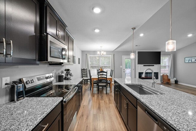 Building Photo - 3 Bedroom Pet Friendly Home For Rent Near ...