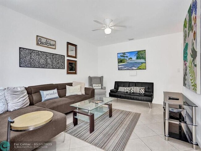 Building Photo - 4422 Sea Grape Dr