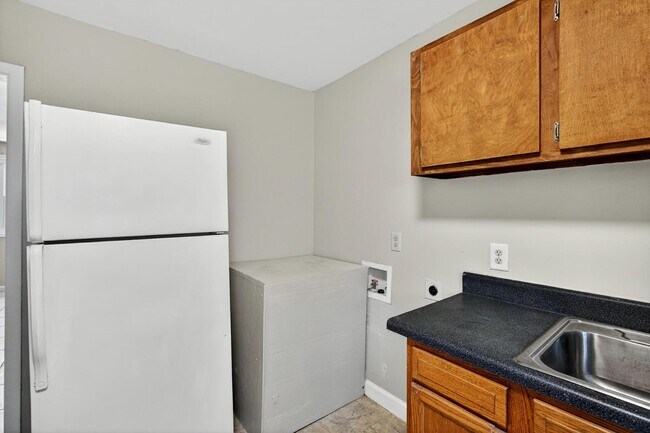 Building Photo - 129 Congress St