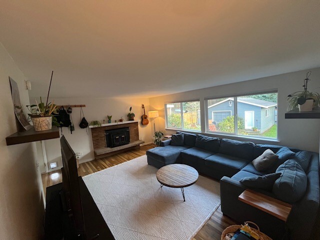 livingroom - 9220 11th Ave SW