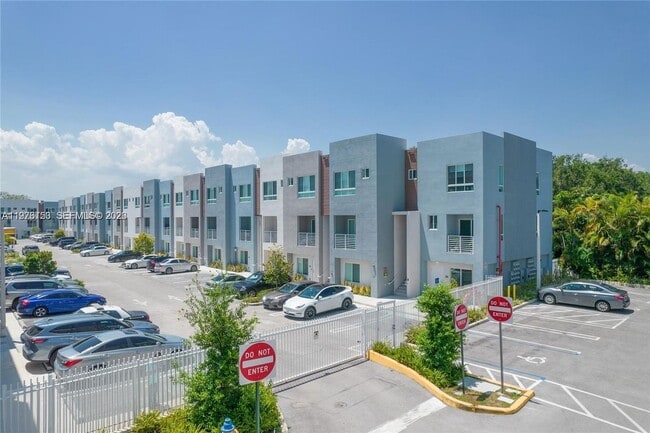 Building Photo - 2561 NE 193rd St