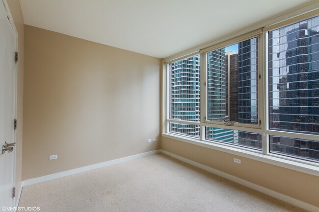 Building Photo - 505 N McClurg Ct