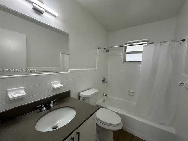 Building Photo - 110 NE 19th Ave