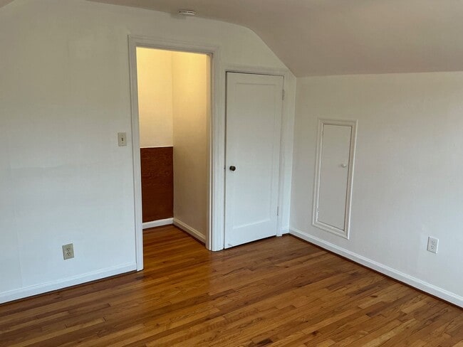 Building Photo - 1178000