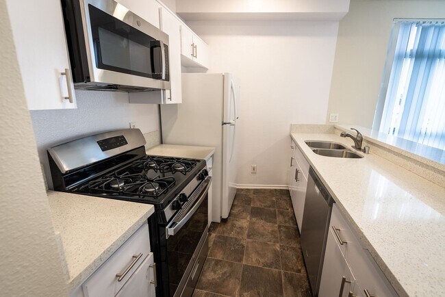 Interior Photo - 14900 Moorpark Street