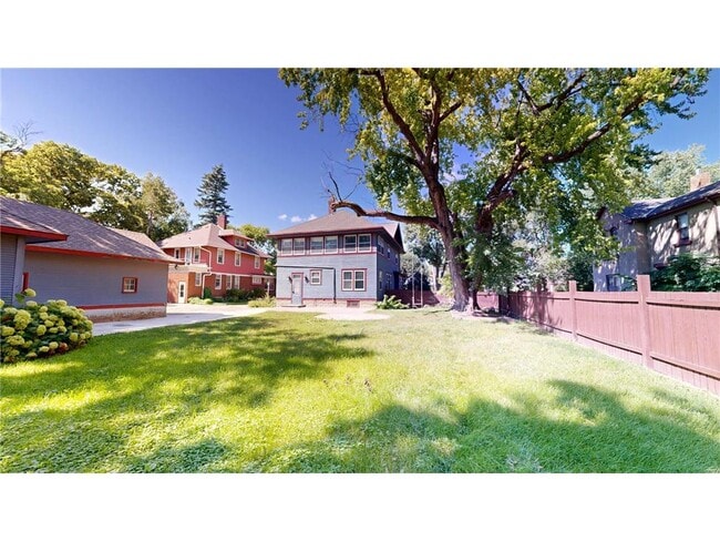 Building Photo - 216 Litchfield Ave SE