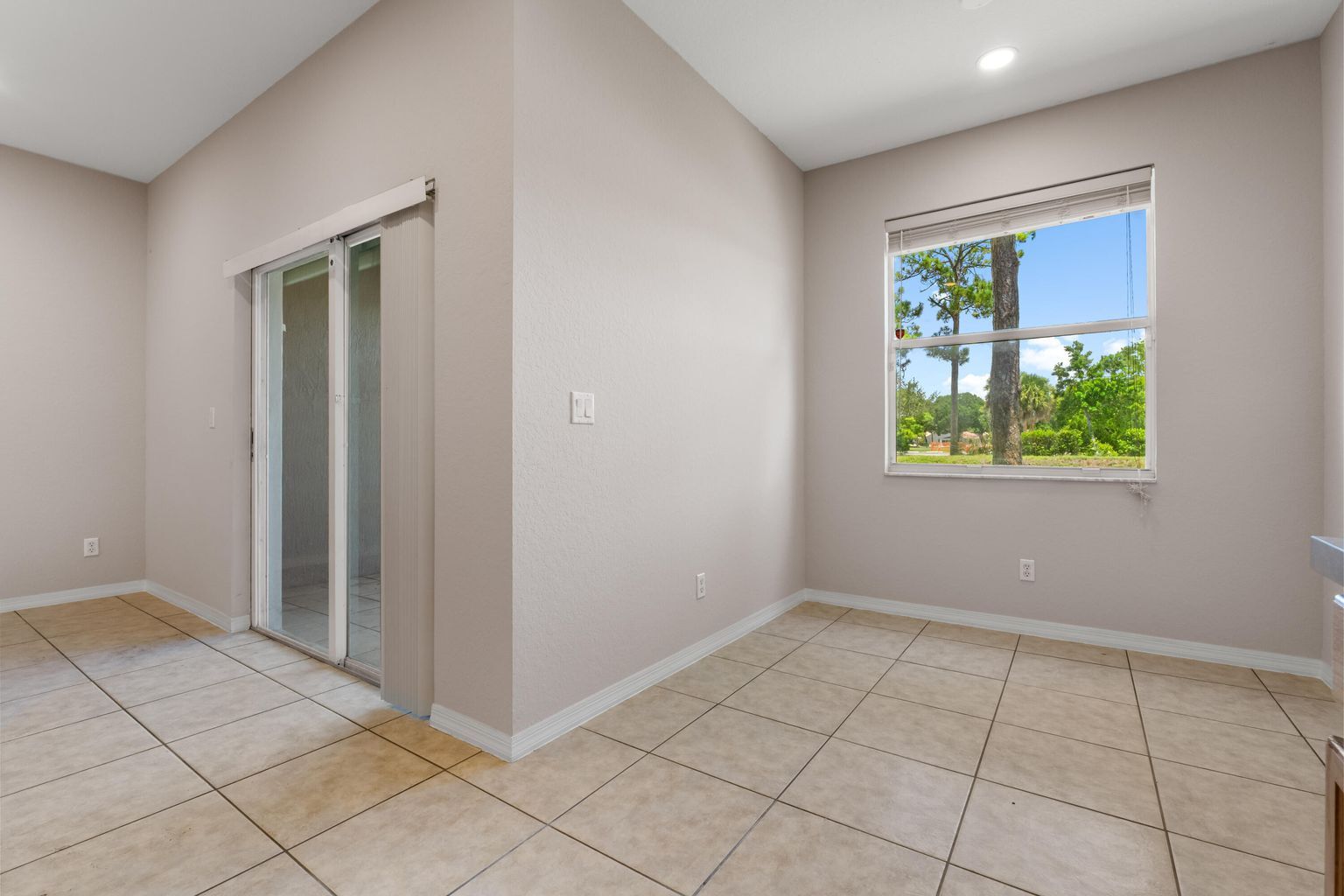 Building Photo - 3051 Grandiflora Dr