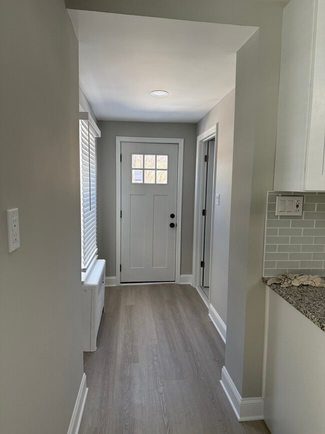 Building Photo - Tose St