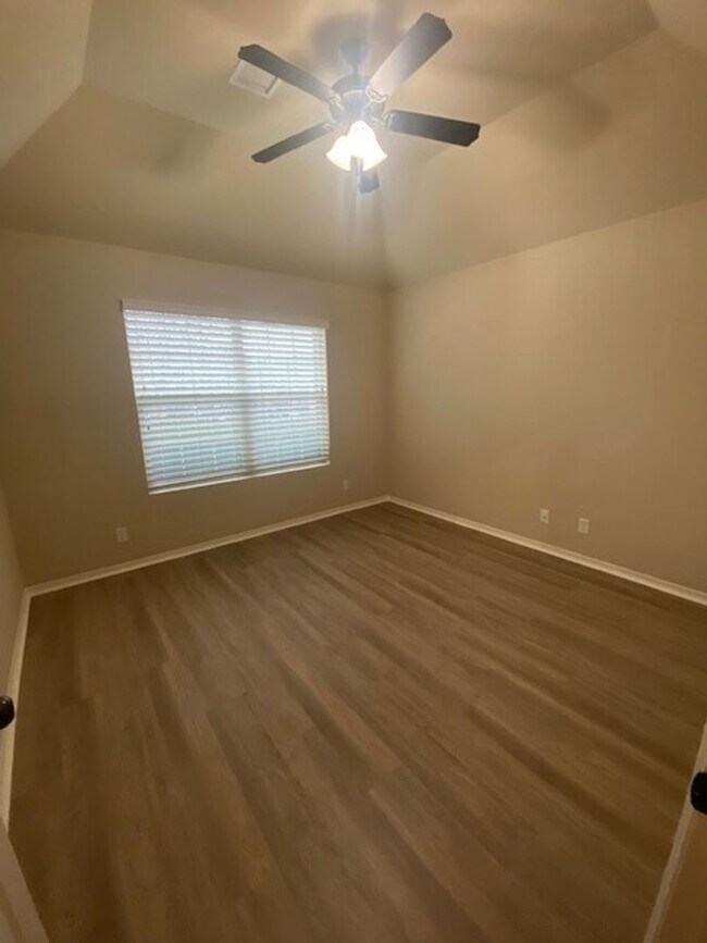 Building Photo - Spacious 4 Bed | 2 Bath | Large backyard | Bixby