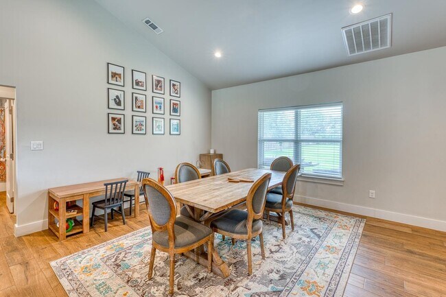 Building Photo - 1304 Prairie Creek Dr