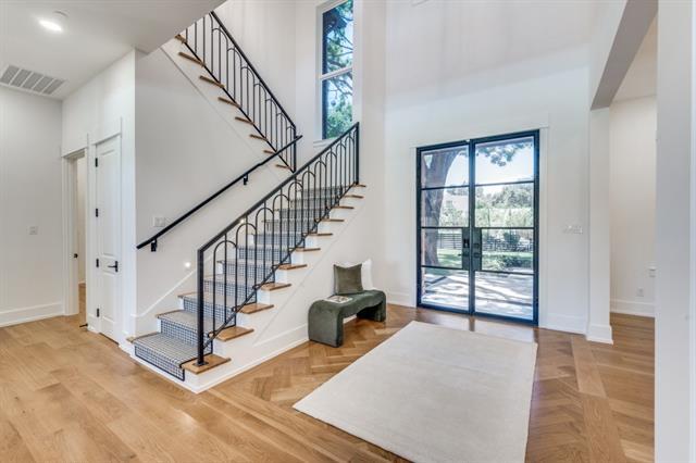 Building Photo - 6499 Royalton Dr