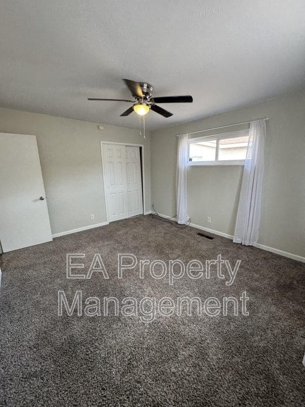 Building Photo - 1417 Dorothy St NE