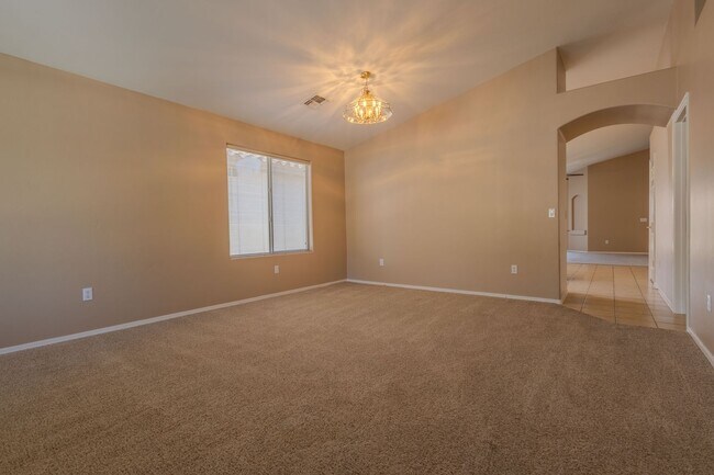 Building Photo - 4 Bedroom, 2 Bath