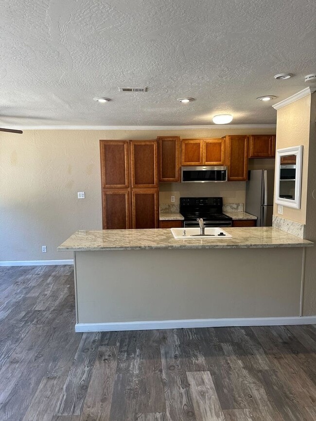 Building Photo - Comfortable 2-Bedroom Unit in North Sacram...