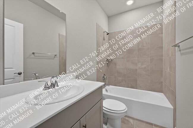 Building Photo - 2405 Nicole Dr