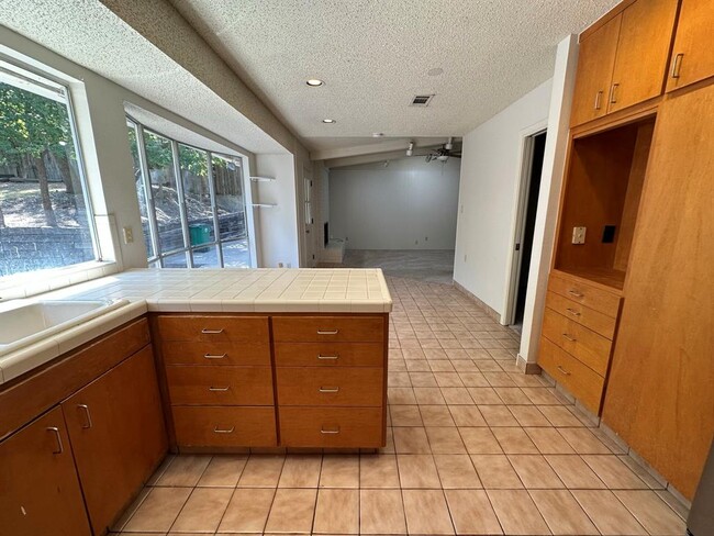 Building Photo - 2314 Farnswood Cir