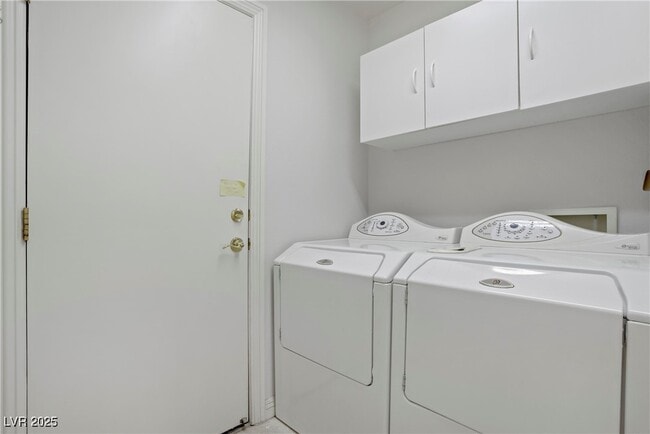Building Photo - 10505 Bambola Pl