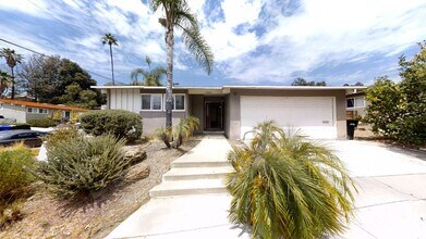 Building Photo - Spacious, Private! Great Yard! 4BD/2BA