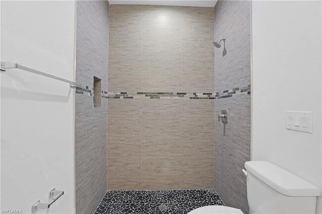Building Photo - Spacious 4 Bedroom, 3 Bath Single-Family H...