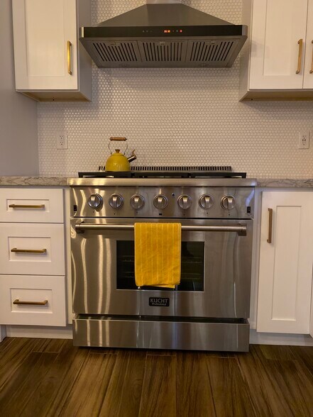 Building Photo - 2872 E Ventura Rd