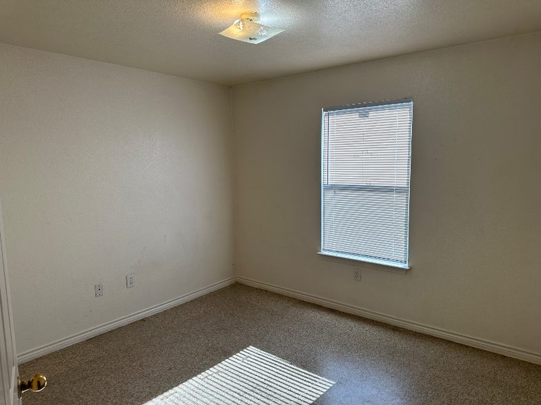 Building Photo - 713 S 9th St