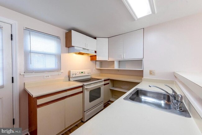 Building Photo - 4356 Pembrook Village Dr