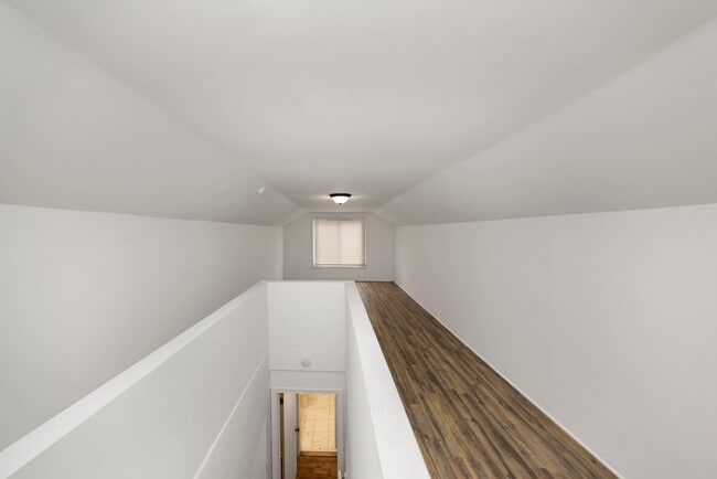 Building Photo - 3 bedroom bungalow $1099/month