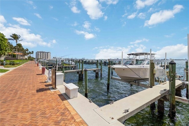 Building Photo - 3023 NE Quayside Ln