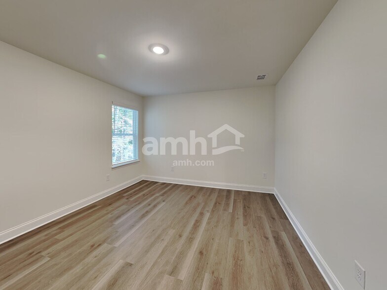 Building Photo - 820 Jubilation St