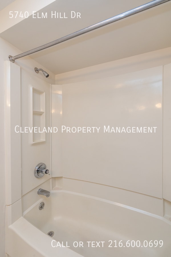 Building Photo - 5740 Elm Hill Dr