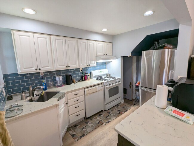 Building Photo - Cozy 3 bedroom 1 Bathroom Home (Squirrel Hill South)