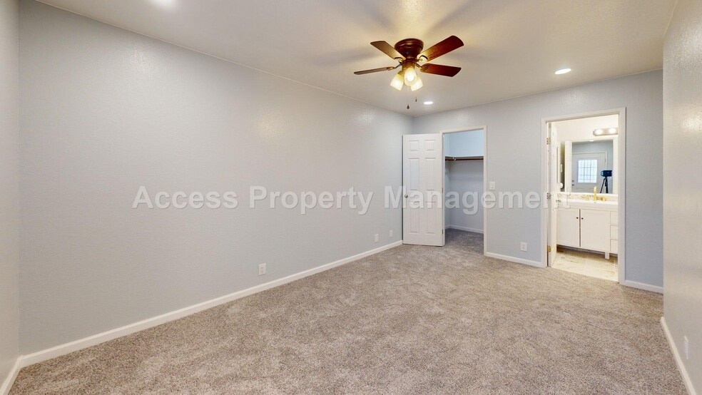 Building Photo - 3728 Terneuzen Ave