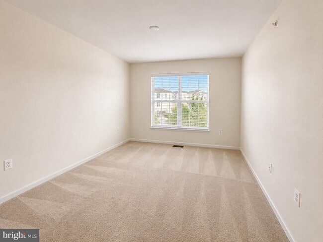 Building Photo - 6076 Wicker Ln