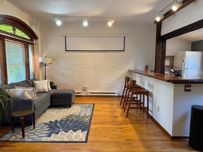 Building Photo - 29 Eld St