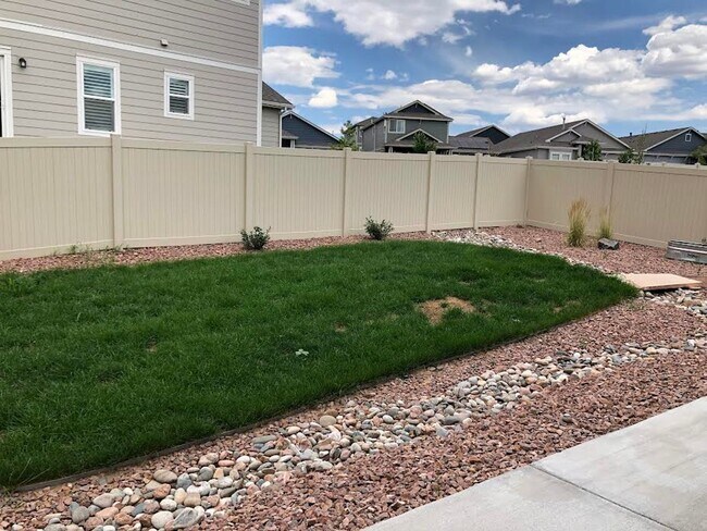 Building Photo - Beautiful 3 BD 2.5 BA Single Family Home, Built in 2019, Close to Downtown and Ft. Carson