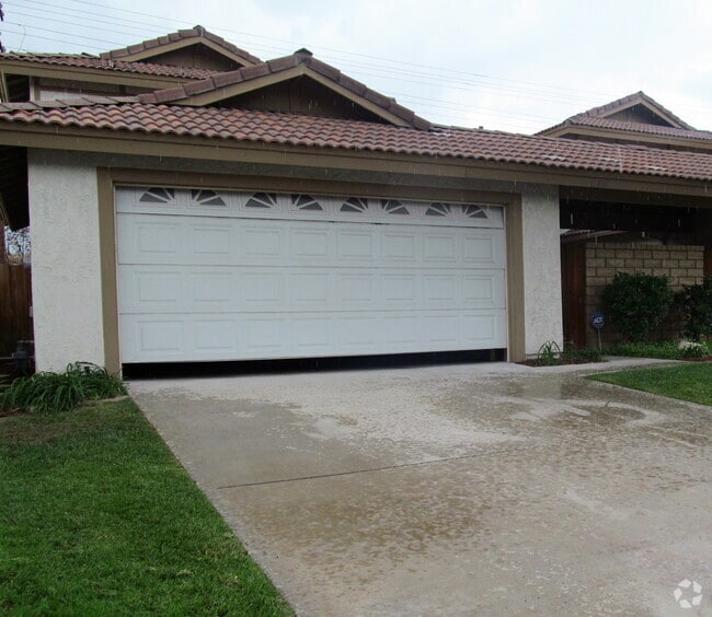 Building Photo - 15916 Rosehaven Ln