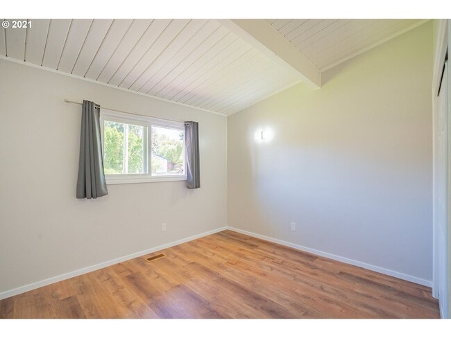Building Photo - Gorgeous 3 Bedroom Remodel in Highly Desir...