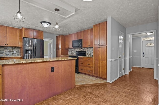 Building Photo - 215 Canterbury Rd