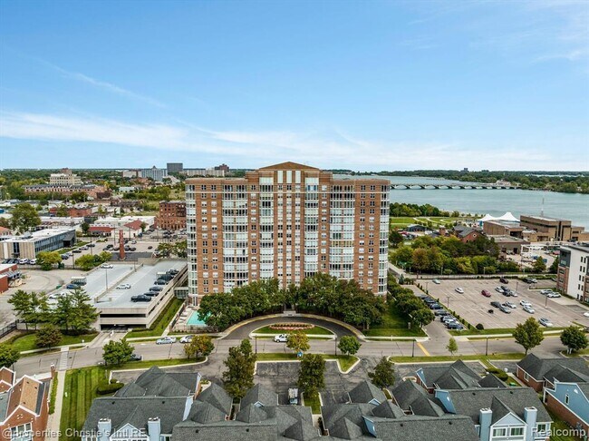 Building Photo - 250 E Harbortown Dr