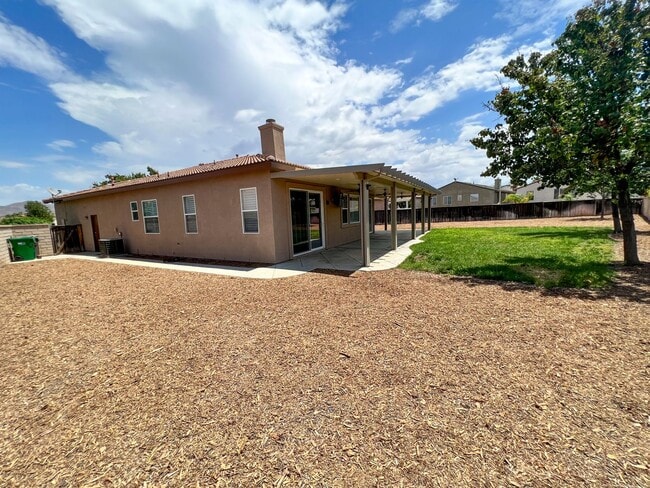 Building Photo - 3 bedroom SINGLE STORY home in Winchester on HUGE corner lot