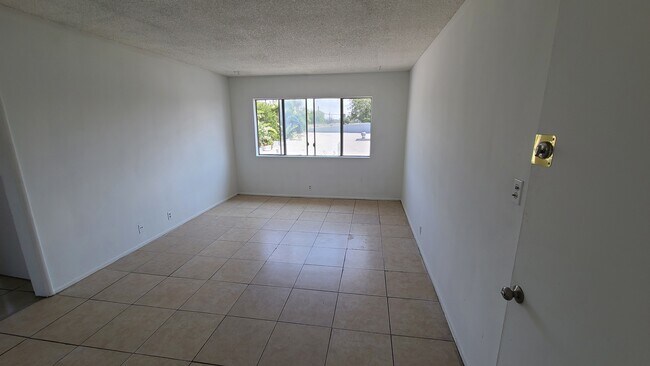 Primary Photo - 9915 S Avalon Blvd