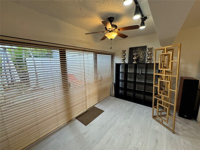 Building Photo - 20940 Bay Ct