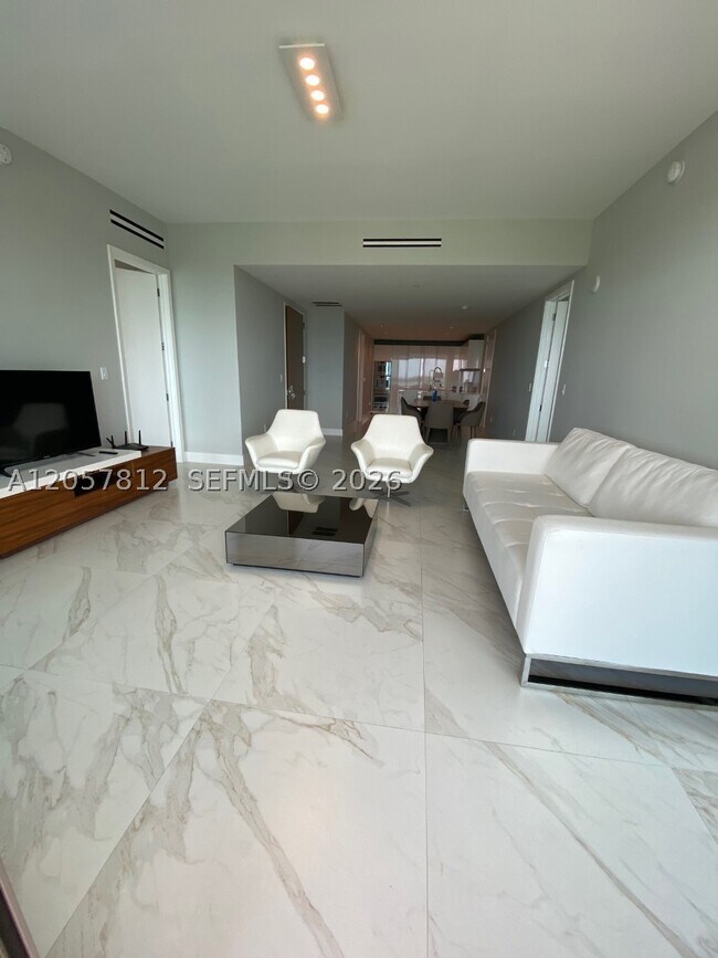Building Photo - 10201 Collins Ave