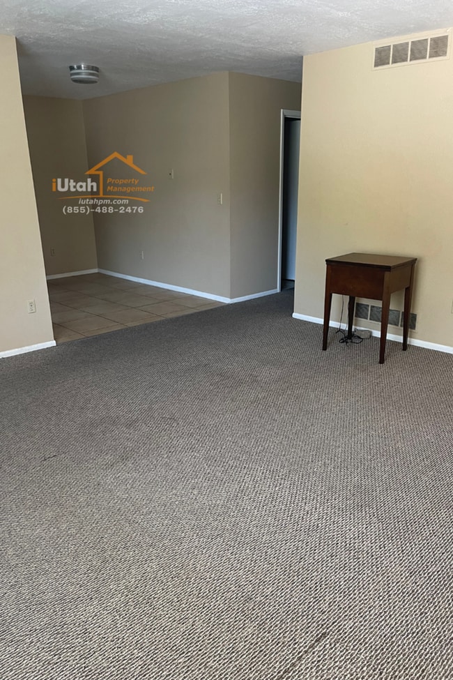 Building Photo - 2 bdrm 1 bath Duplex- Coming soon