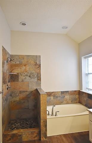 Building Photo - 1402 Lost Creek Dr